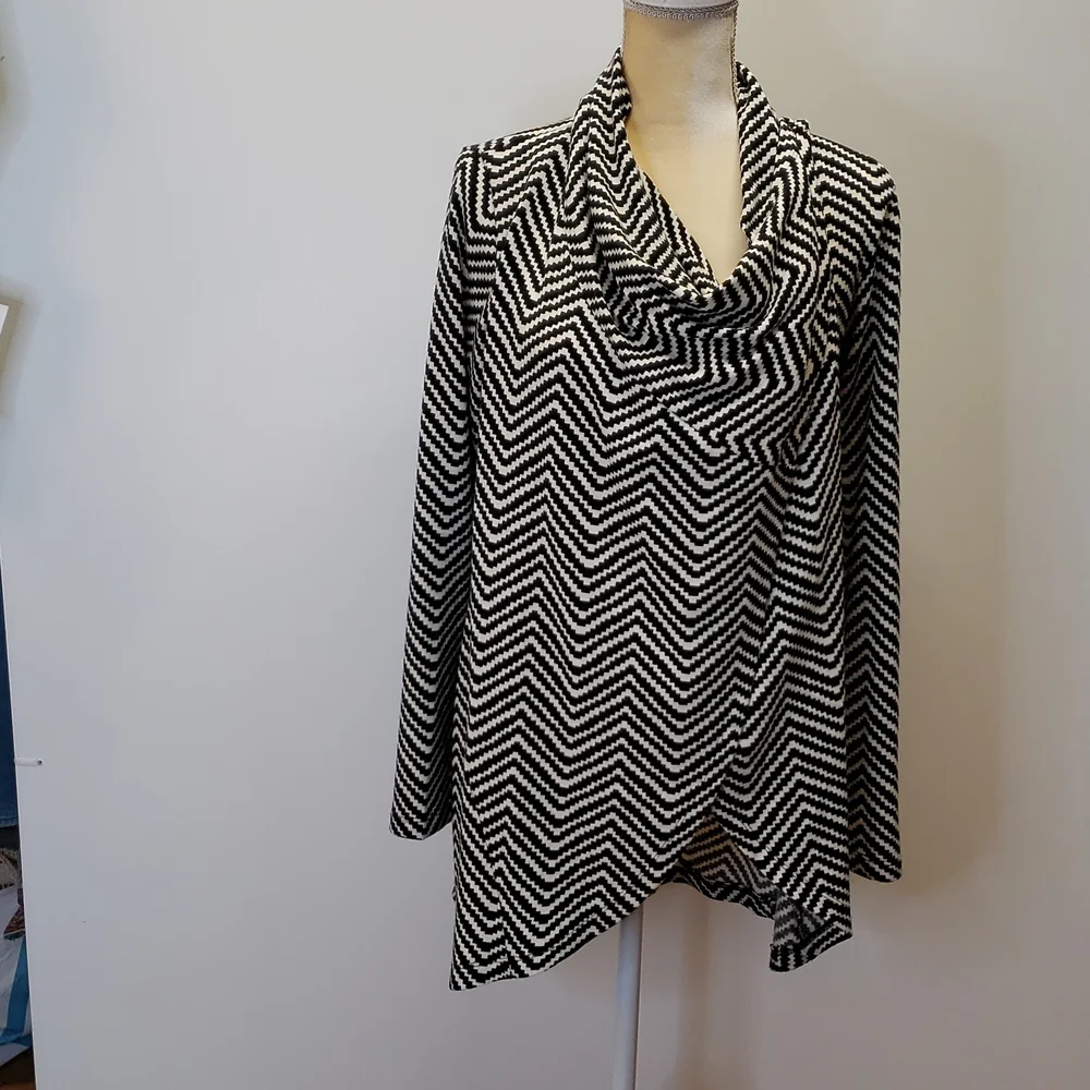 NWOT skies are blue size XS oversized black-and-white cardigan. F40 - Picture 1 of 9